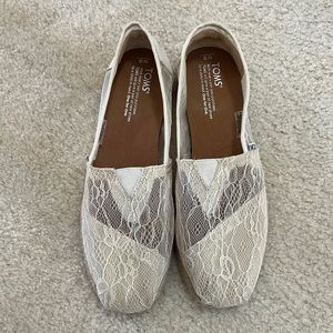 White Lace Toms sz 9